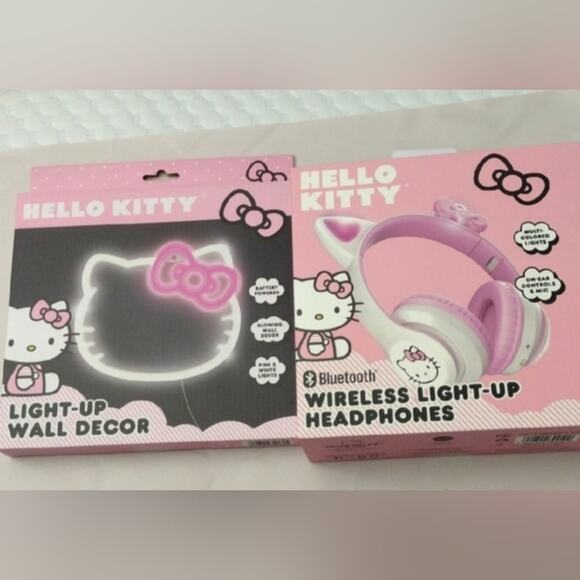 Hello Kitty Pink and White Light-Up Headphones Light Up Wall Decor New - Picture 1 of 10